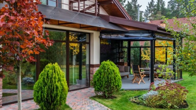 Glasschiebetüren und Aluminium Überdachungen als stilvolle Ergänzungen für Ihr Zuhause