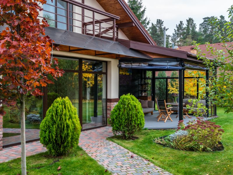 Glasschiebetüren und Aluminium Überdachungen als stilvolle Ergänzungen für Ihr Zuhause