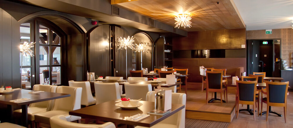 Innenraumgestaltung & Akustik in der Gastronomie – Möbel als Klangregler